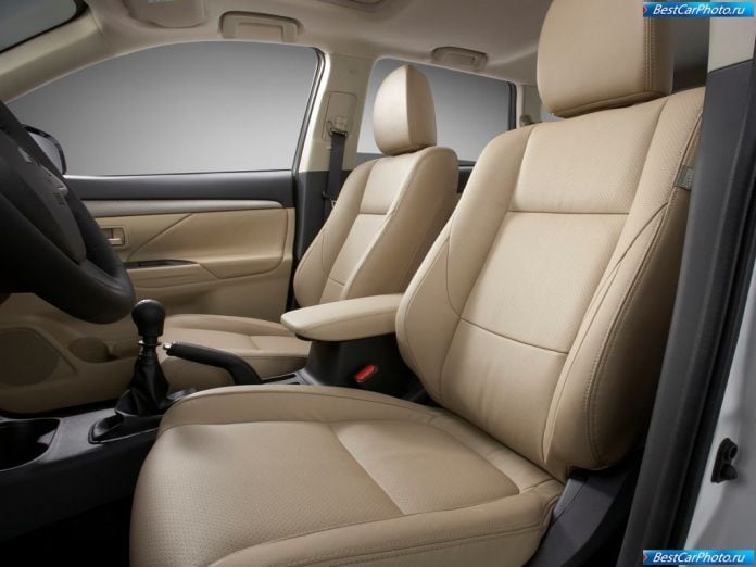 2013 Mitsubishi Outlander - фотография 15 из 29