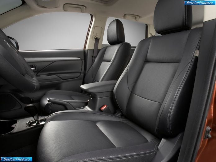 2013 Mitsubishi Outlander - фотография 16 из 29