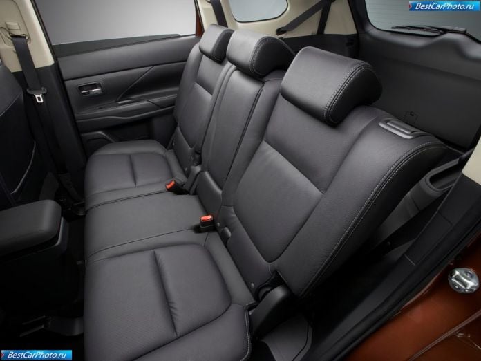 2013 Mitsubishi Outlander - фотография 18 из 29