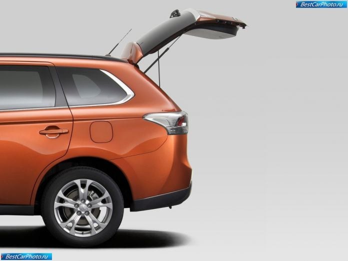 2013 Mitsubishi Outlander - фотография 21 из 29