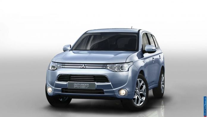 2013 Mitsubishi Outlander PHEV - фотография 1 из 13