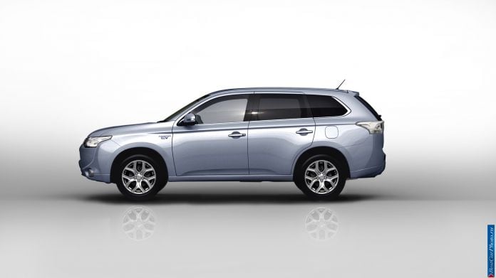 2013 Mitsubishi Outlander PHEV - фотография 5 из 13
