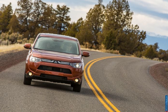 2014 Mitsubishi Outlander US-version - фотография 4 из 128