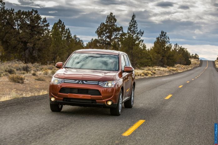 2014 Mitsubishi Outlander US-version - фотография 5 из 128