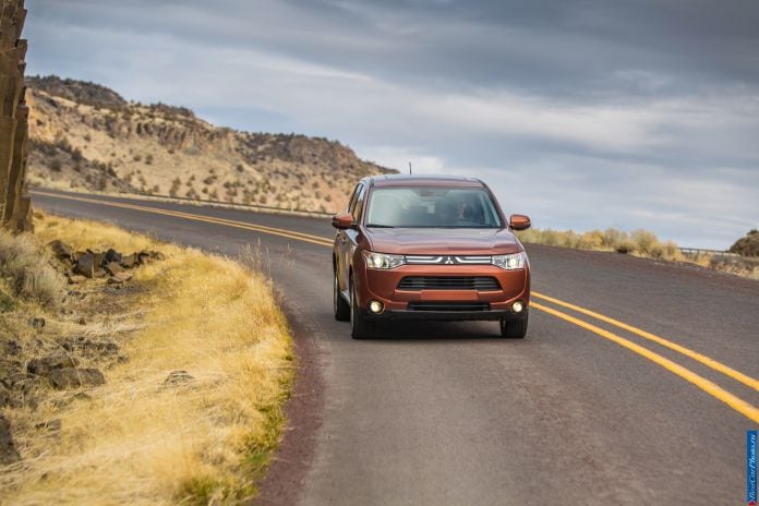 2014 Mitsubishi Outlander US-version - фотография 7 из 128