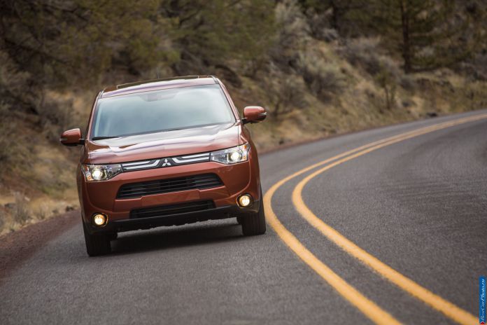 2014 Mitsubishi Outlander US-version - фотография 9 из 128