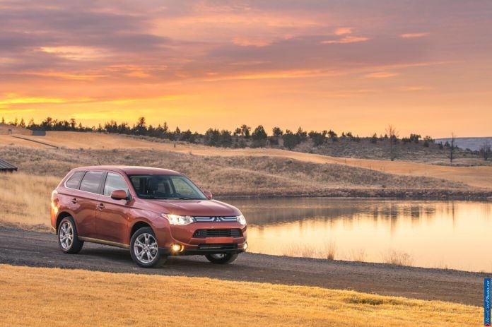 2014 Mitsubishi Outlander US-version - фотография 15 из 128