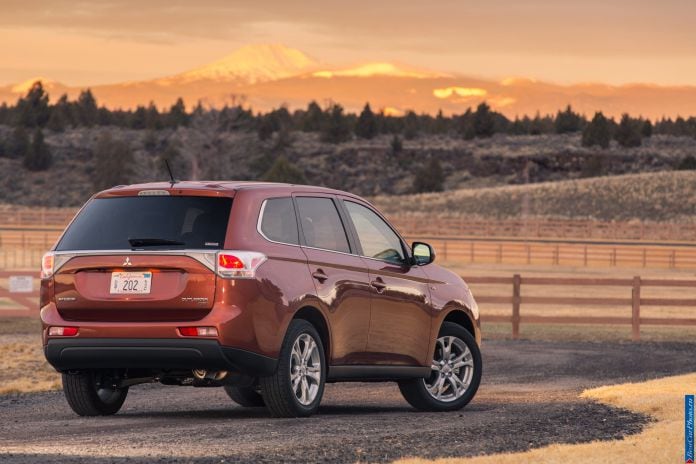2014 Mitsubishi Outlander US-version - фотография 17 из 128