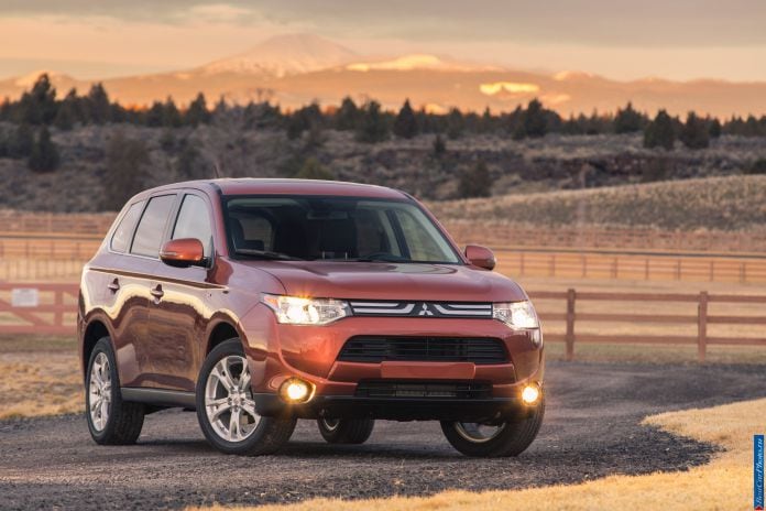 2014 Mitsubishi Outlander US-version - фотография 18 из 128