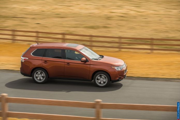 2014 Mitsubishi Outlander US-version - фотография 24 из 128
