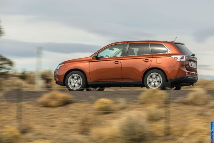 2014 Mitsubishi Outlander US-version - фотография 25 из 128