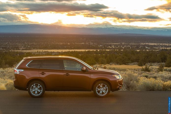 2014 Mitsubishi Outlander US-version - фотография 27 из 128