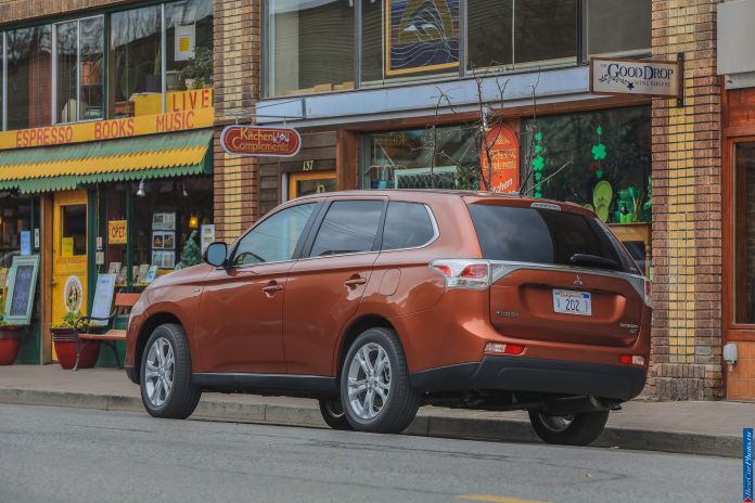 2014 Mitsubishi Outlander US-version - фотография 28 из 128