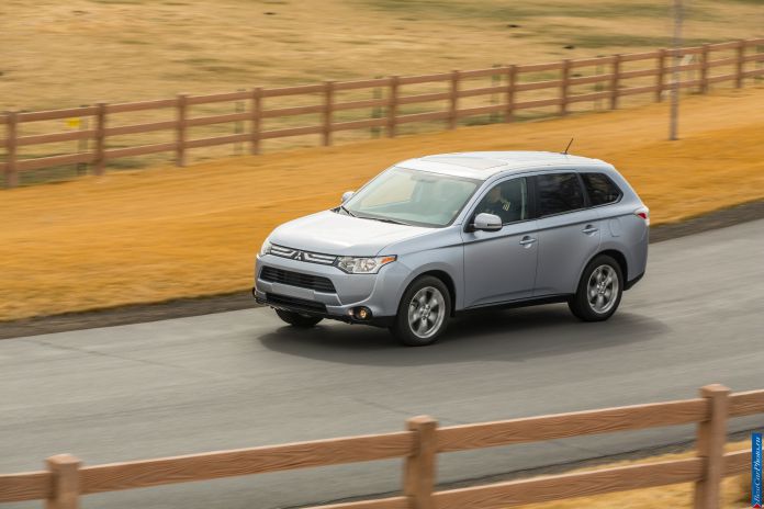 2014 Mitsubishi Outlander US-version - фотография 34 из 128