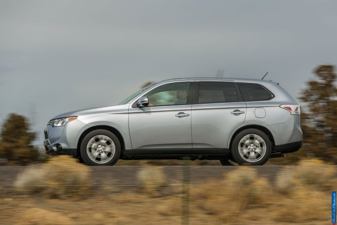 2014 Mitsubishi Outlander US-version - фотография 37 из 128