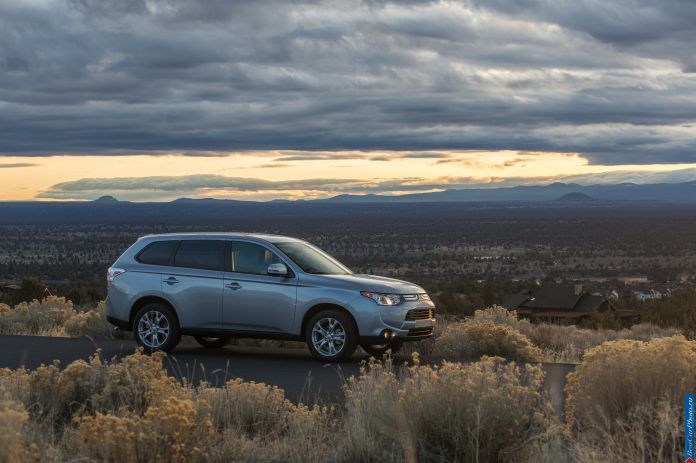 2014 Mitsubishi Outlander US-version - фотография 38 из 128