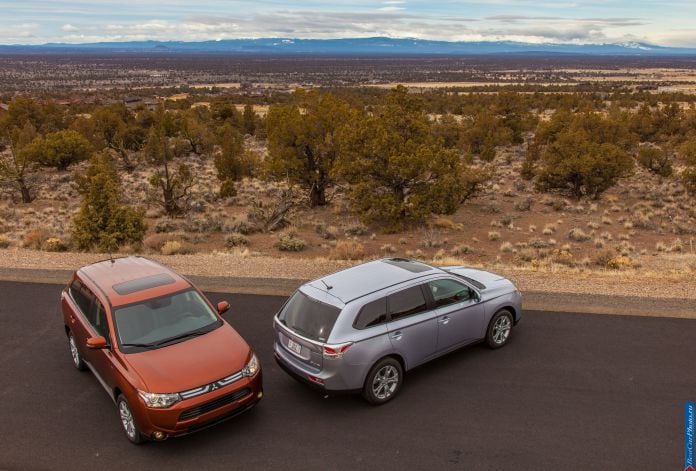 2014 Mitsubishi Outlander US-version - фотография 41 из 128