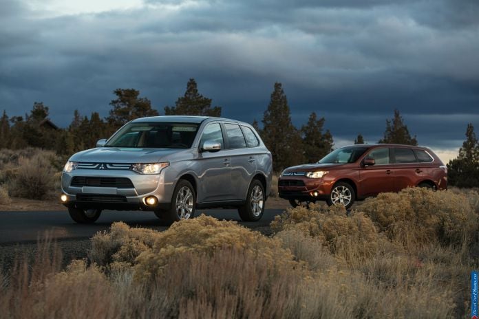 2014 Mitsubishi Outlander US-version - фотография 42 из 128