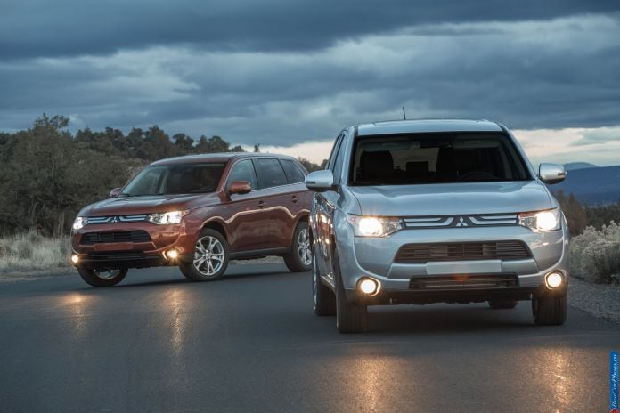 2014 Mitsubishi Outlander US-version - фотография 43 из 128