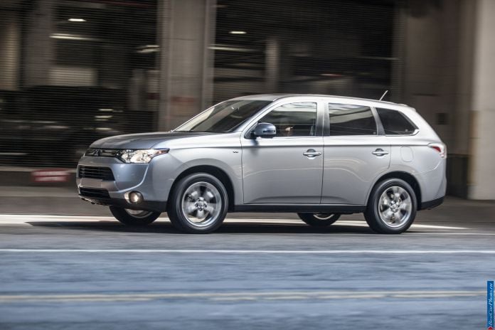 2014 Mitsubishi Outlander US-version - фотография 44 из 128