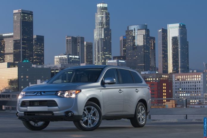 2014 Mitsubishi Outlander US-version - фотография 45 из 128