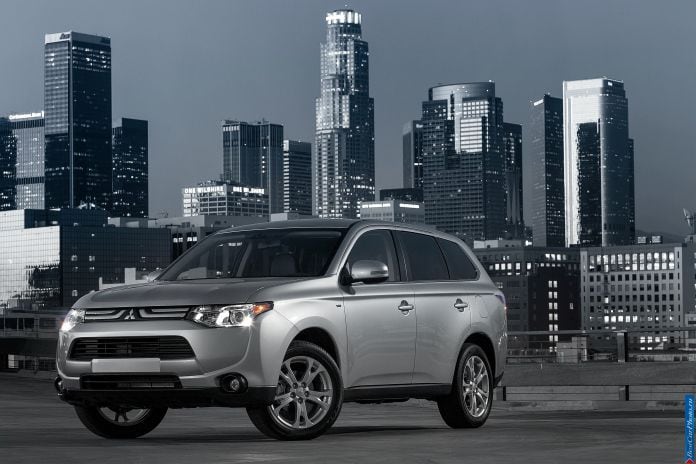 2014 Mitsubishi Outlander US-version - фотография 47 из 128