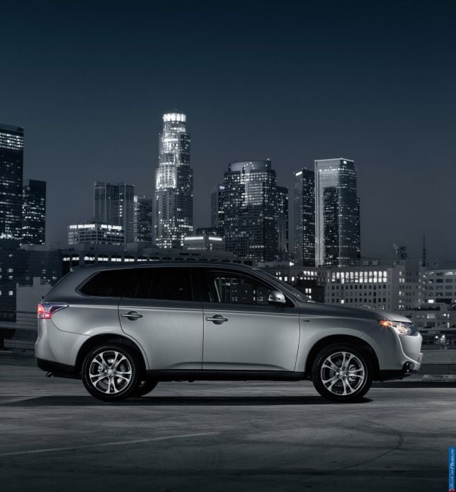 2014 Mitsubishi Outlander US-version - фотография 52 из 128