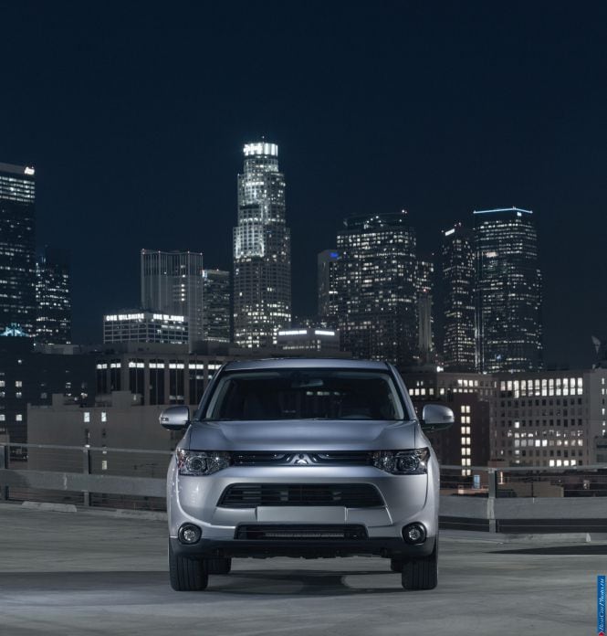 2014 Mitsubishi Outlander US-version - фотография 54 из 128