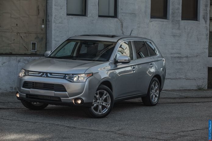 2014 Mitsubishi Outlander US-version - фотография 55 из 128
