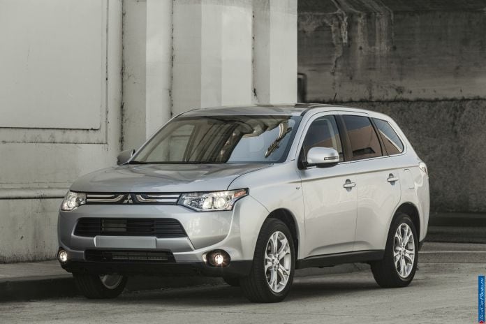 2014 Mitsubishi Outlander US-version - фотография 56 из 128