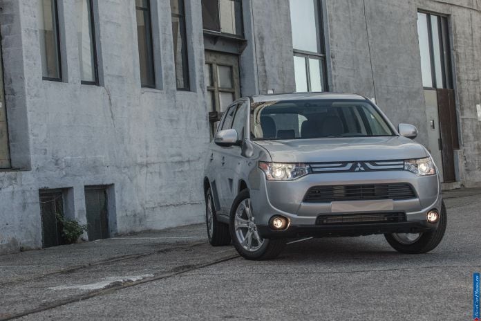 2014 Mitsubishi Outlander US-version - фотография 58 из 128