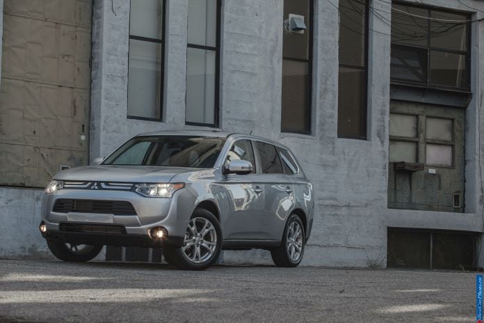 2014 Mitsubishi Outlander US-version - фотография 59 из 128