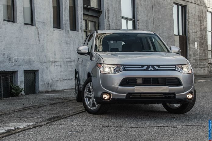2014 Mitsubishi Outlander US-version - фотография 61 из 128