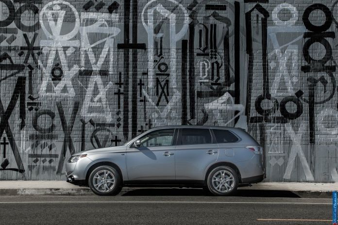 2014 Mitsubishi Outlander US-version - фотография 62 из 128