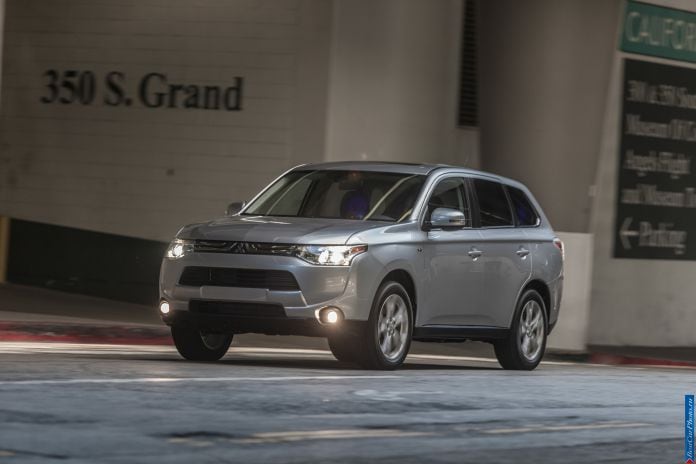 2014 Mitsubishi Outlander US-version - фотография 64 из 128