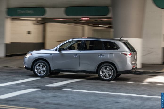 2014 Mitsubishi Outlander US-version - фотография 66 из 128