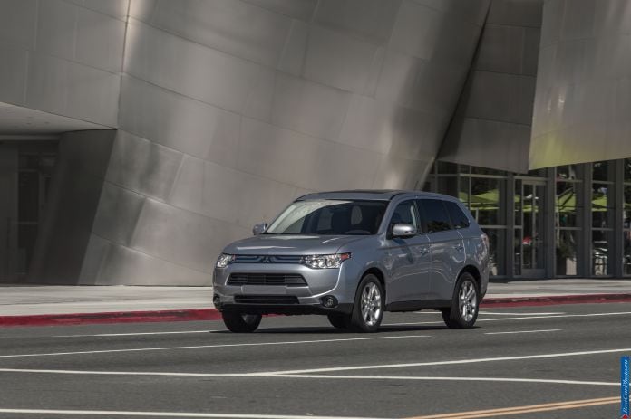 2014 Mitsubishi Outlander US-version - фотография 70 из 128