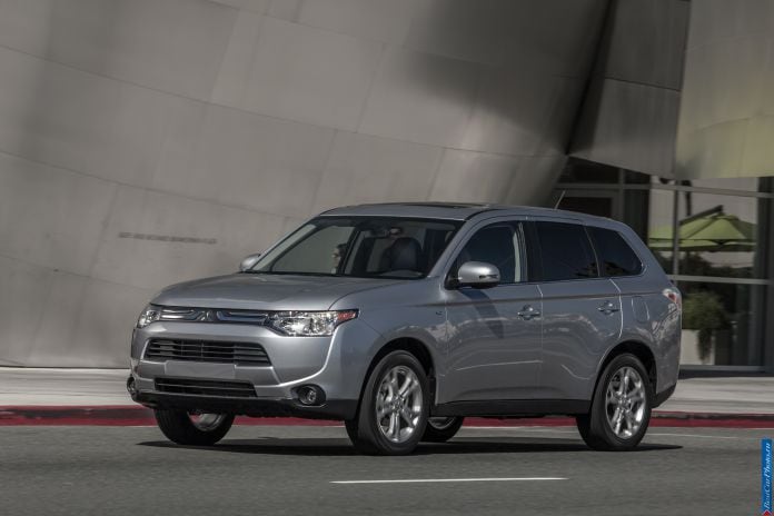 2014 Mitsubishi Outlander US-version - фотография 71 из 128