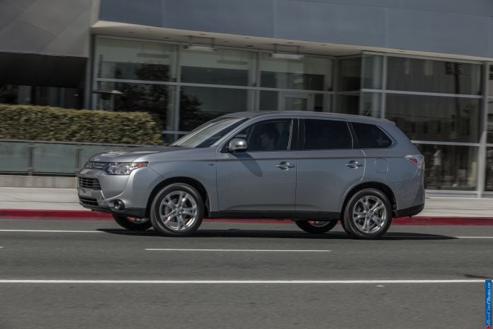 2014 Mitsubishi Outlander US-version - фотография 72 из 128