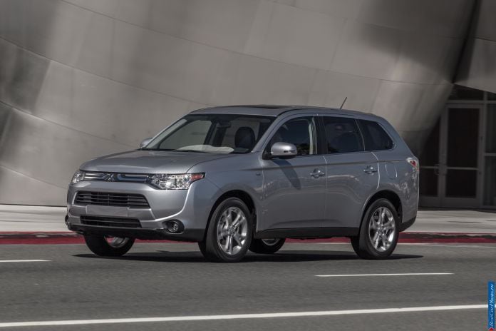 2014 Mitsubishi Outlander US-version - фотография 73 из 128