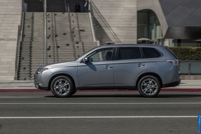 2014 Mitsubishi Outlander US-version - фотография 74 из 128