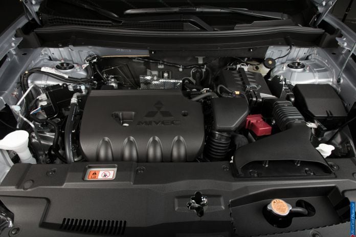 2014 Mitsubishi Outlander US-version - фотография 81 из 128