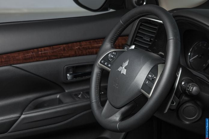 2014 Mitsubishi Outlander US-version - фотография 91 из 128