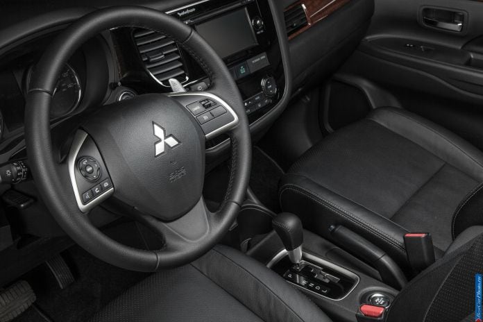 2014 Mitsubishi Outlander US-version - фотография 93 из 128