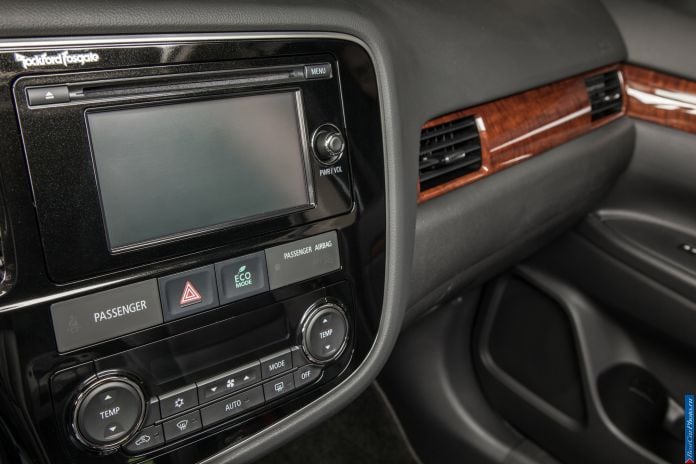 2014 Mitsubishi Outlander US-version - фотография 99 из 128