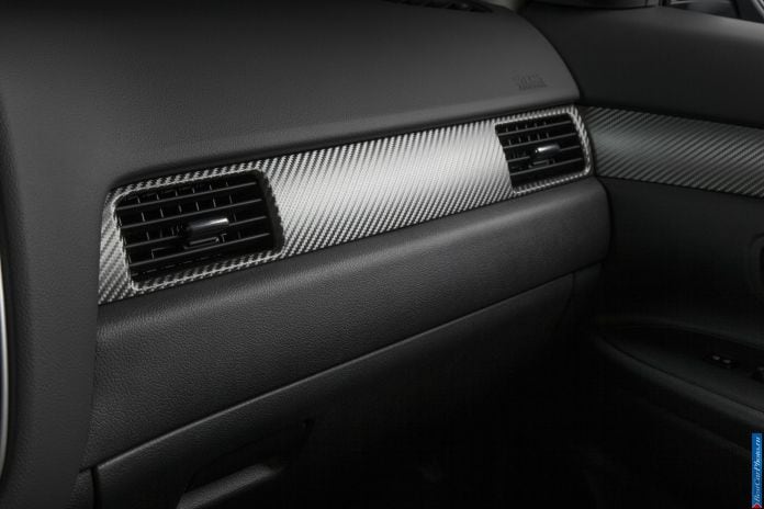 2014 Mitsubishi Outlander US-version - фотография 102 из 128