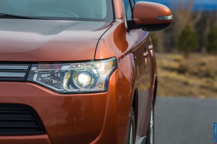 2014 Mitsubishi Outlander US-version - фотография 121 из 128