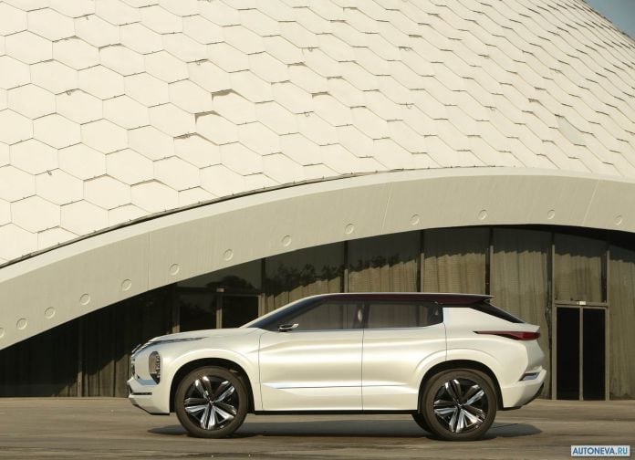 2016 Mitsubishi GT PHEV Concept - фотография 17 из 46