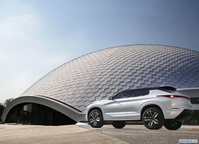2016 Mitsubishi GT PHEV Concept - фотография 24 из 46