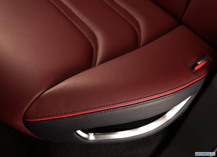 2016 Mitsubishi GT PHEV Concept - фотография 40 из 46